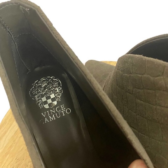 VINCE CAMUTO | Gray Steevera Suede Leather Chunky Block Heel Ankle Booties - Picture 3 of 13